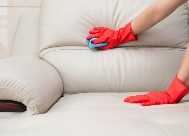 cleaning leather sofa with white vinegar