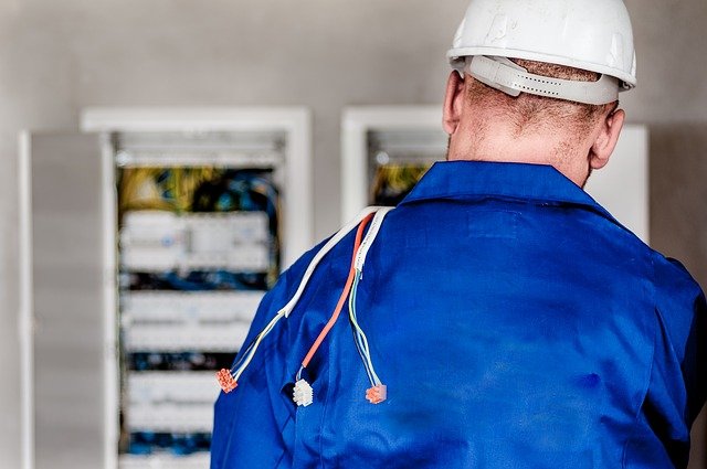 4 Crucial Factors to Consider before Hiring an Electrician