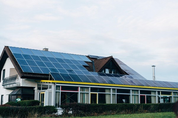Exploring the Pros and Cons of Switching to Solar Roof Design