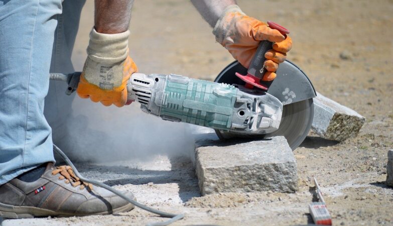 cutting-granite-stones